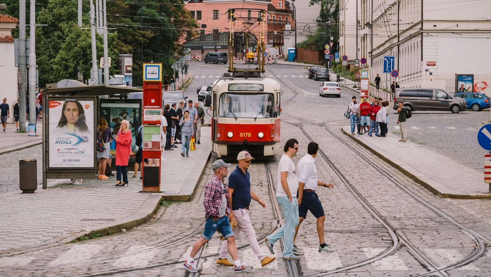 Česká míra nezaměstnanosti podle očekávání klesla na 3,6 %: Praha ráno