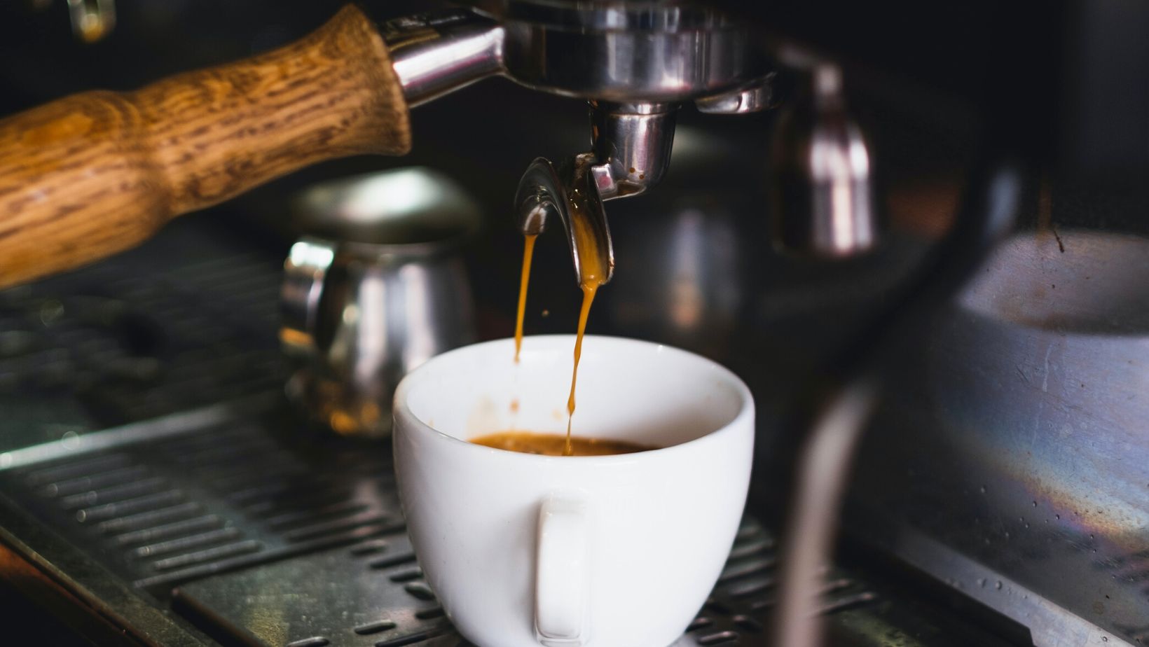 Náklady na kávu espresso v Prahe vzrástli na rekordnú úroveň