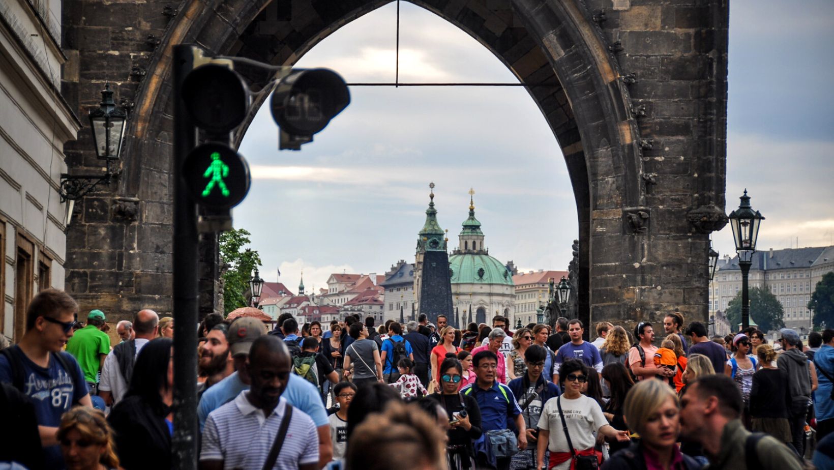 Cestovní ruch v ČR se vrací na předpandemickou úroveň: pražské ráno